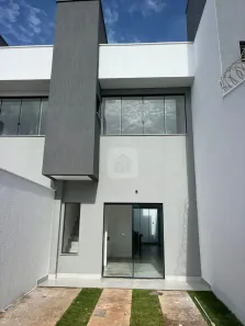 Casa com 3 Quartos à venda, 90m² no Novo Mundo, Uberlândia