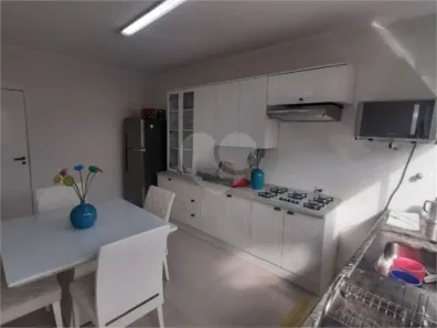 Sobrado com 2 Quartos à venda, 250m² no Vila Mangalot, São Paulo