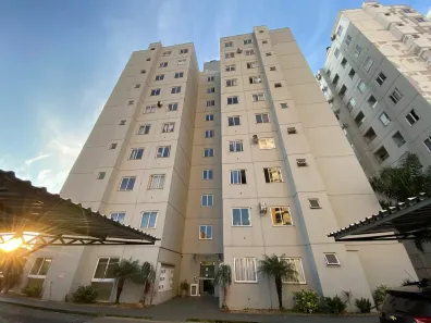 Apartamento com 2 Quartos para alugar, 78m² no Pinheirinho, Chapecó