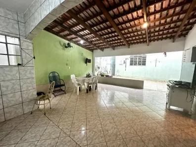Casa com 3 Quartos à venda, 170m² no Parque das Flores, Goiânia