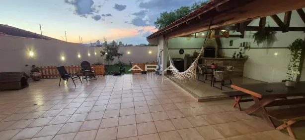Casa com 4 Quartos à venda, 240m² no Califórnia, Londrina