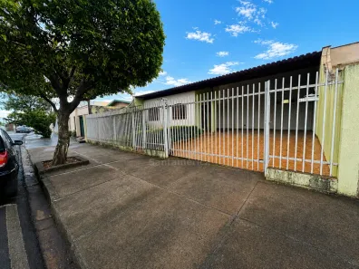 Casa com 6 Quartos para alugar, 205m² no Campo Belo, Londrina
