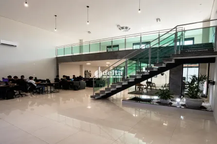 Ponto Comercial à venda, 330m² no Novo Mundo, Uberlândia