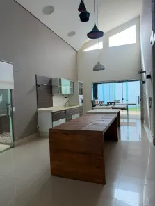 Sobrado com 3 Quartos para alugar, 130m² no Jardim Itália II, Maringá