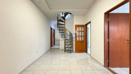 Sobrado com 6 Quartos à venda, 210m² no Vila Lucy, Goiânia