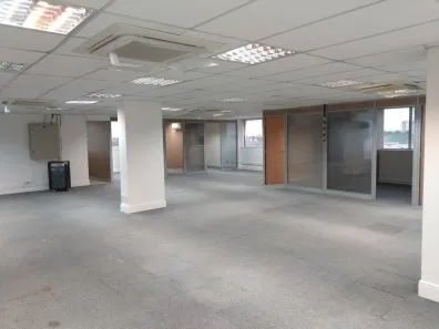 Imóvel Comercial para alugar, 550m² no Granja dos Cavaleiros, Macaé