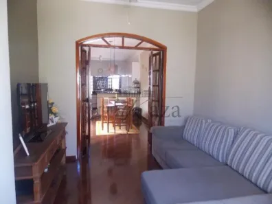 Sobrado com 4 Quartos à venda, 320m² no Eugênio de Mello, São José dos Campos