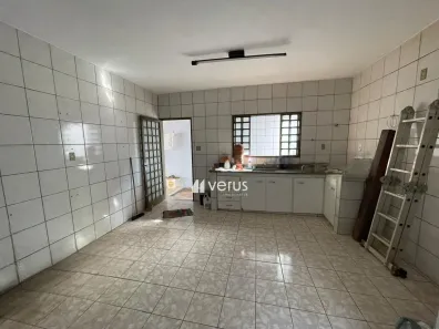 Casa com 3 Quartos para alugar, 210m² no Granada, Uberlândia