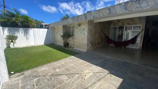Casa com 4 Quartos para alugar, 330m² no Gruta de Lourdes, Maceió
