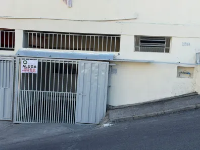 Casa com 3 Quartos para alugar, 70m² no Copacabana, Belo Horizonte