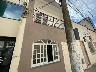 Casa com 2 Quartos para alugar, 74m² no Centro, Pindamonhangaba