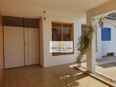 Sobrado com 4 Quartos à venda, 300m² no Jardim Jacinto, Jacareí