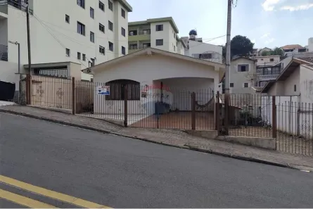 Casa com 3 Quartos à venda, 171m² no Centro, Lindóia