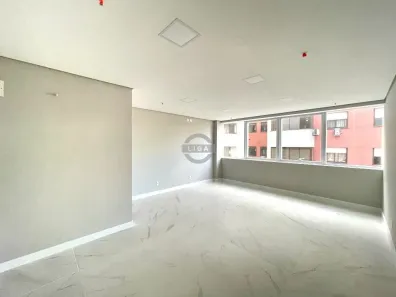 Sala Comercial à venda, 33m² no Mont Serrat, Porto Alegre