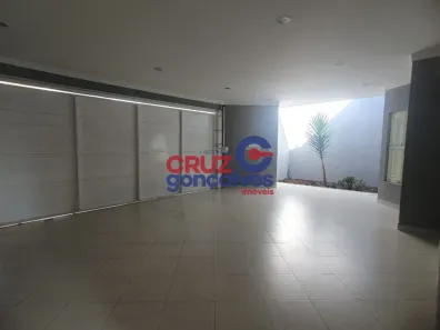 Casa com 3 Quartos à venda, 330m² no Parque Universitário, Rio Claro