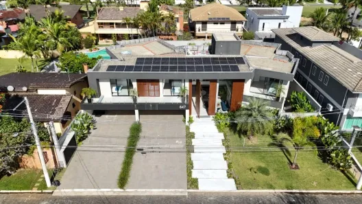 Casa de Condomínio com 8 Quartos à venda, 650m² no Jardim Acapulco, Guarujá