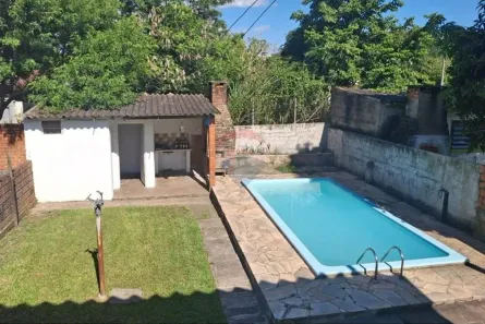 Casa com 3 Quartos para alugar, 200m² no Pé de Plátano, Santa Maria