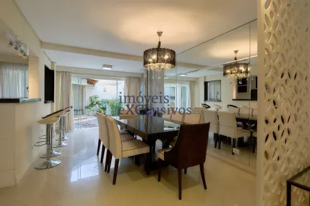 Casa de Condomínio com 4 Quartos para alugar, 211m² no São Francisco, Curitiba