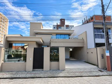 Casa com 4 Quartos à venda, 305m² no Centro, Navegantes