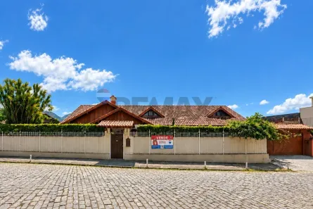 Casa com 4 Quartos à venda, 366m² no Braunes, Nova Friburgo