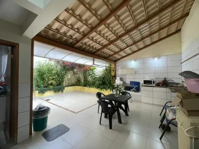 Sobrado com 4 Quartos à venda, 202m² no Nova Suiça, Goiânia