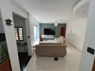 Casa com 4 Quartos à venda, 220m² no Santa Rosa, Uberlândia