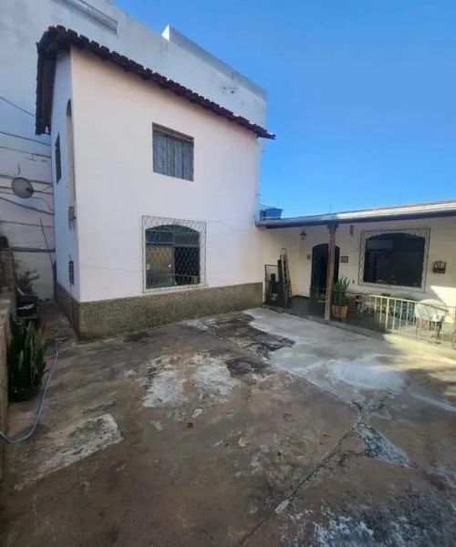 Casa com 4 quartos — Santa Amélia, Belo Horizonte