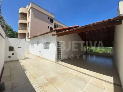 Casa com 2 Quartos para alugar, 80m² no Tabajaras, Uberlândia
