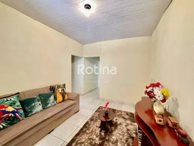 Casa com 3 Quartos à venda, 110m² no Laranjeiras, Uberlândia