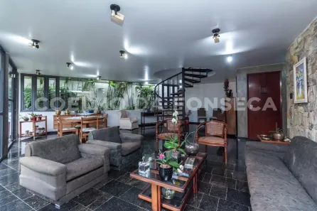 Casa de Condomínio com 4 Quartos à venda, 350m² no Jardim Vitória Régia, São Paulo