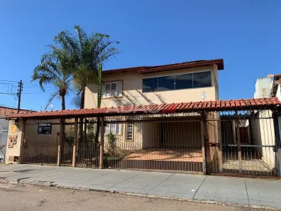 Sobrado com 4 Quartos à venda, 351m² no Setor Leste Universitário, Goiânia