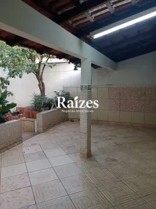 Casa com 3 Quartos à venda, 95m² no Jardim Patrícia, Uberlândia