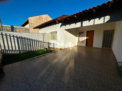 Casa com 2 Quartos para alugar, 75m² no Bandeirantes, Londrina