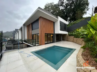 Casa com 3 Quartos à venda, 309m² no América, Joinville