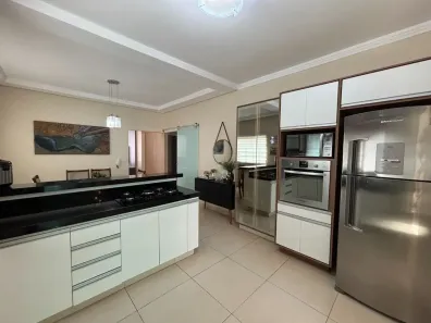 Casa com 3 Quartos à venda, 180m² no Granada, Uberlândia