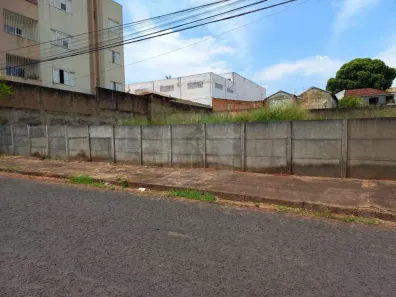 Lote/Terreno à venda, 1080m² no Osvaldo Rezende, Uberlândia