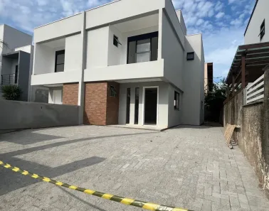 Casa com 3 Quartos à venda, 142m² no Carianos, Florianópolis