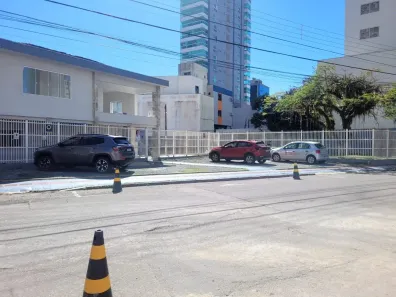 Casa com 2 Quartos para alugar, 500m² no Centro, Itajaí
