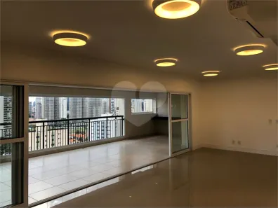 Apartamento com 3 Quartos para alugar, 213m² no Santo Amaro, São Paulo