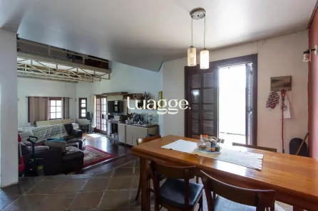 Casa com 4 Quartos para alugar, 229m² no Vila Nova, Porto Alegre