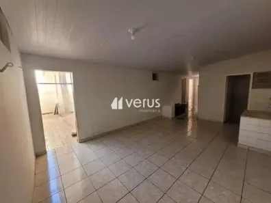 Casa com 3 Quartos para alugar, 200m² no Nossa Senhora Aparecida, Uberlândia