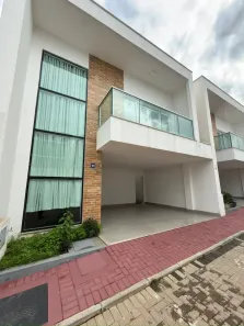Casa de Condomínio com 3 Quartos para alugar, 124m² no Jardim Vitória, Goiânia