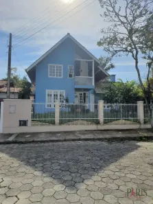 Casa com 3 Quartos para alugar, 200m² no Glória, Joinville