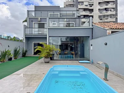 Sobrado com 5 Quartos à venda, 300m² no Centro, Matinhos