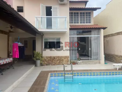 Casa com 3 Quartos à venda, 222m² no Vila Valqueire, Rio de Janeiro