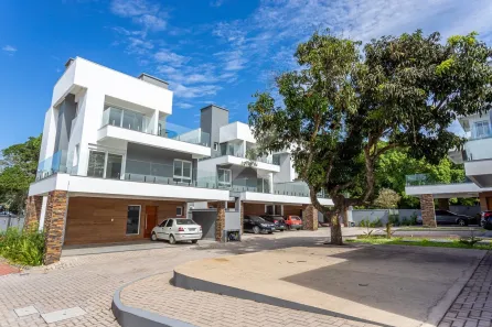 Casa de Condomínio com 3 Quartos para venda ou aluguel, 335m² no Pedra Redonda, Porto Alegre