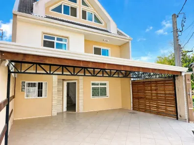 Sobrado com 3 Quartos à venda, 158m² no Uberaba, Curitiba