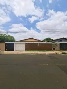 Casa com 3 Quartos para alugar, 246m² no Morada do Sol, Teresina