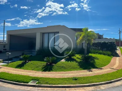 Casa de Condomínio com 3 Quartos à venda, 200m² no Jardins Capri, Senador Canedo
