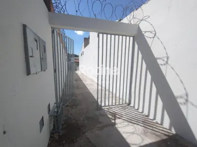 Casa com 4 Quartos para alugar, 80m² no Jaraguá, Uberlândia